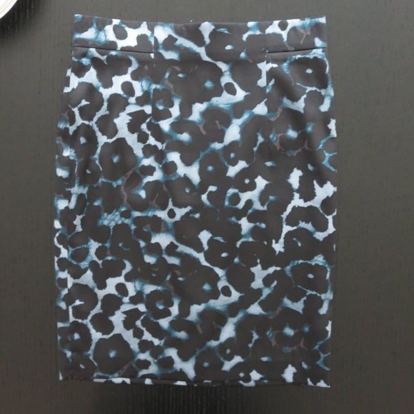 Ann Taylor Dresses & Skirts - New Ann Taylor Silk Leopard Print Pencil Skirt